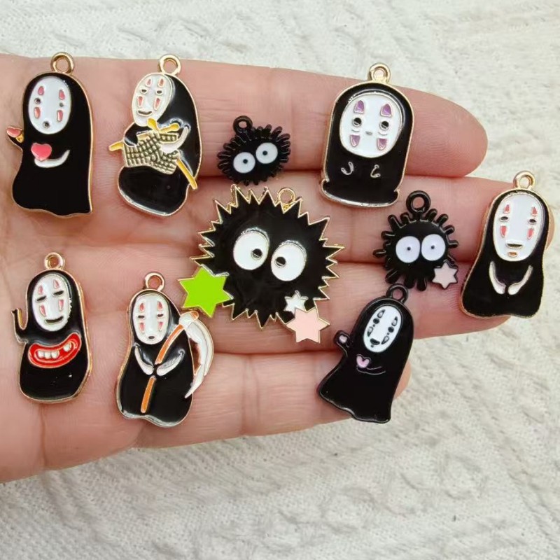 Jewelry Making For Kids - จี้โลหะรูปตัวละครอนิเมะญี่ปุ่นชายไร้หน้า น่ารัก 10 ชิ้น ของตกแต่งสำหรับเด็ก DIY